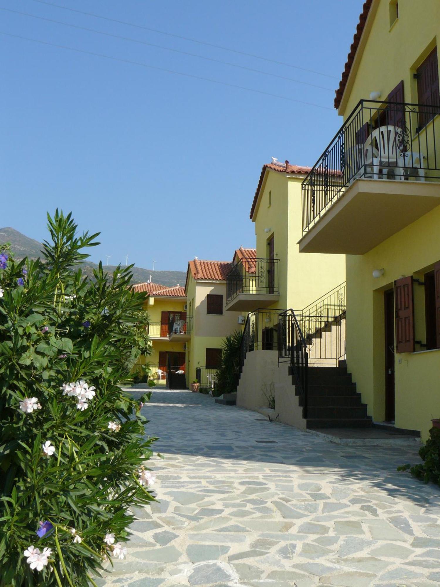 Stella Apartments Marathokampos Bagian luar foto